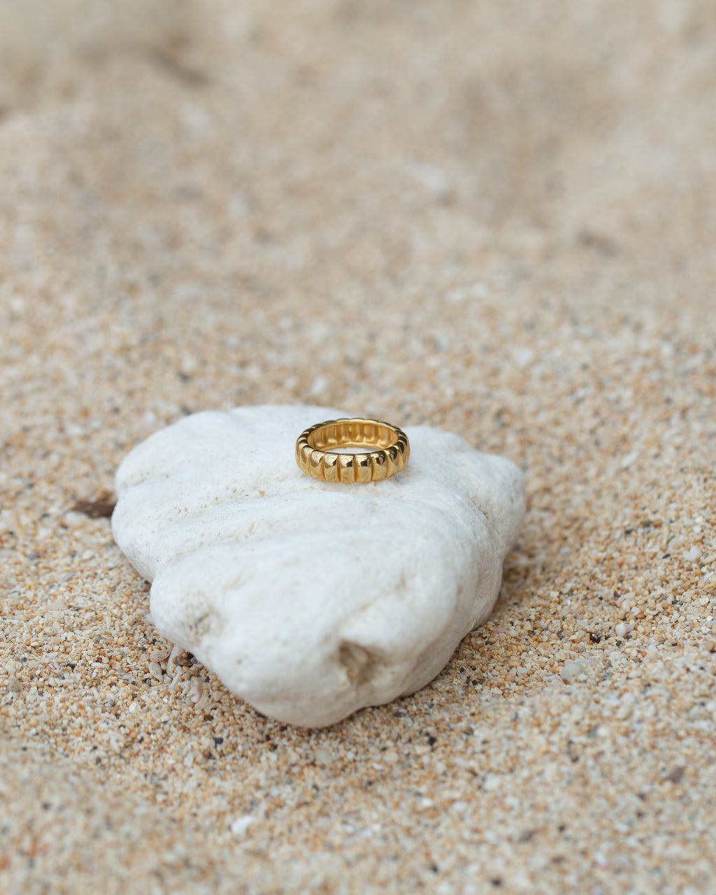 RIBBED RING